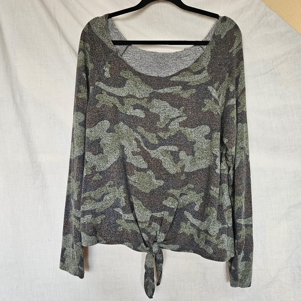 Women's XL Camouflage Tie-Front Women's Top
